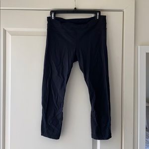 Lululemon black cropped leggings